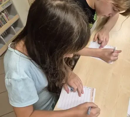 Dzień Emotikona w bibliotece szkolnej – szyfry, sudoku i dobra zabawa