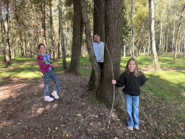 Leśna Banda: klasa 2e ze Szkoły Podstawowej nr 10 w Tychach rozpoczęła przygodę w lesie