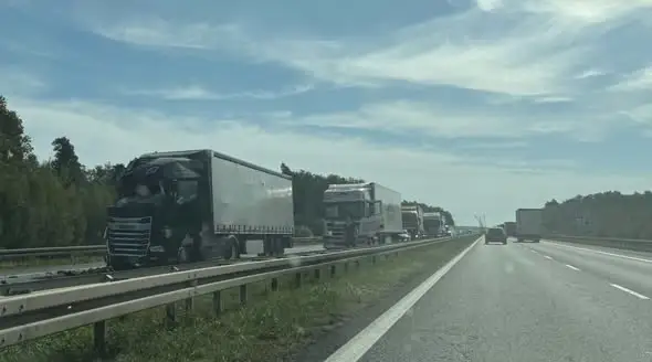 Kolizja dwóch ciężarówek na A4 pod Tychami. Utrudnienia w kierunku Wrocławia