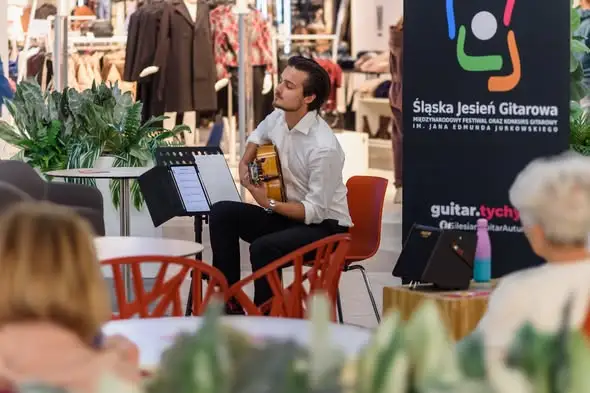 Eryk Żużałek zagrał w Gemini Park Tychy – klasyka i flamenco w jednym recitalu