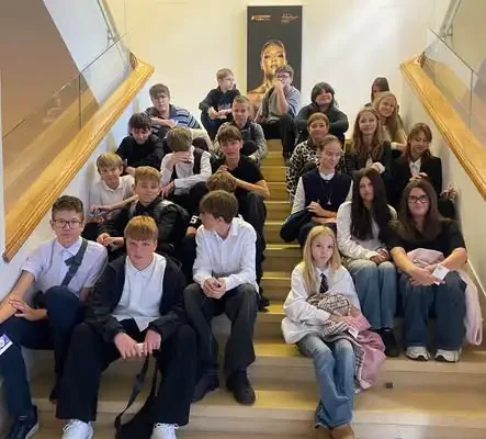 Młoda Filharmonia w Tychach: uczniowie klasy 7d rozpoczęli nowy sezon koncertów edukacyjnych