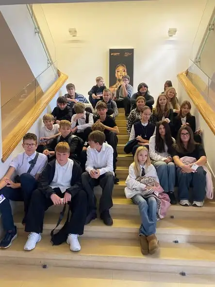 Młoda Filharmonia w Tychach: uczniowie klasy 7d rozpoczęli nowy sezon koncertów edukacyjnych
